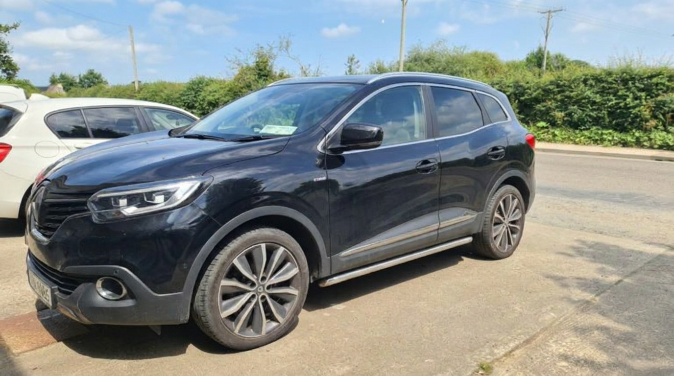 Front-left three-quarter view of a tinted black Renault Kadjar crossover